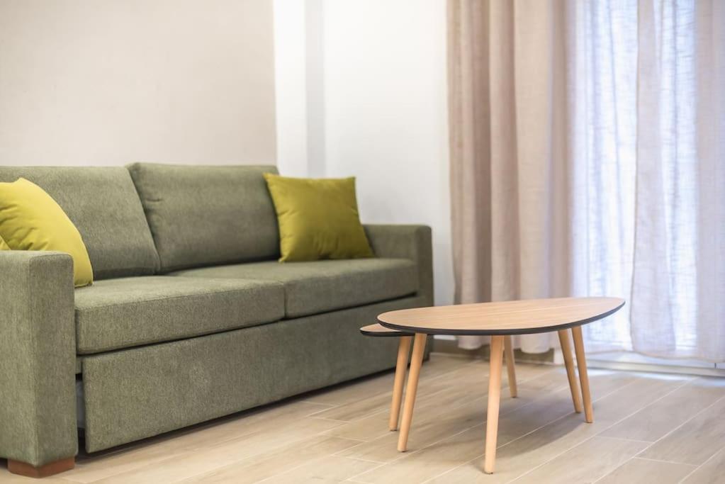 Elegant Apartment In เอเธนส์ ภายนอก รูปภาพ