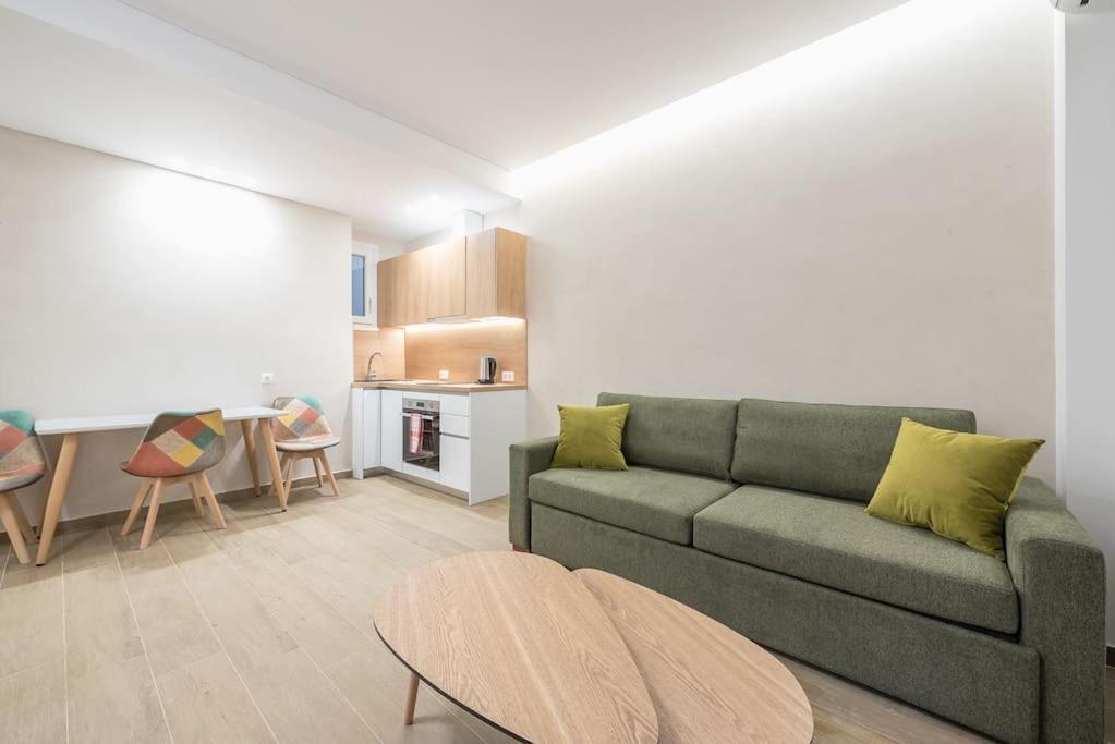 Elegant Apartment In เอเธนส์ ภายนอก รูปภาพ
